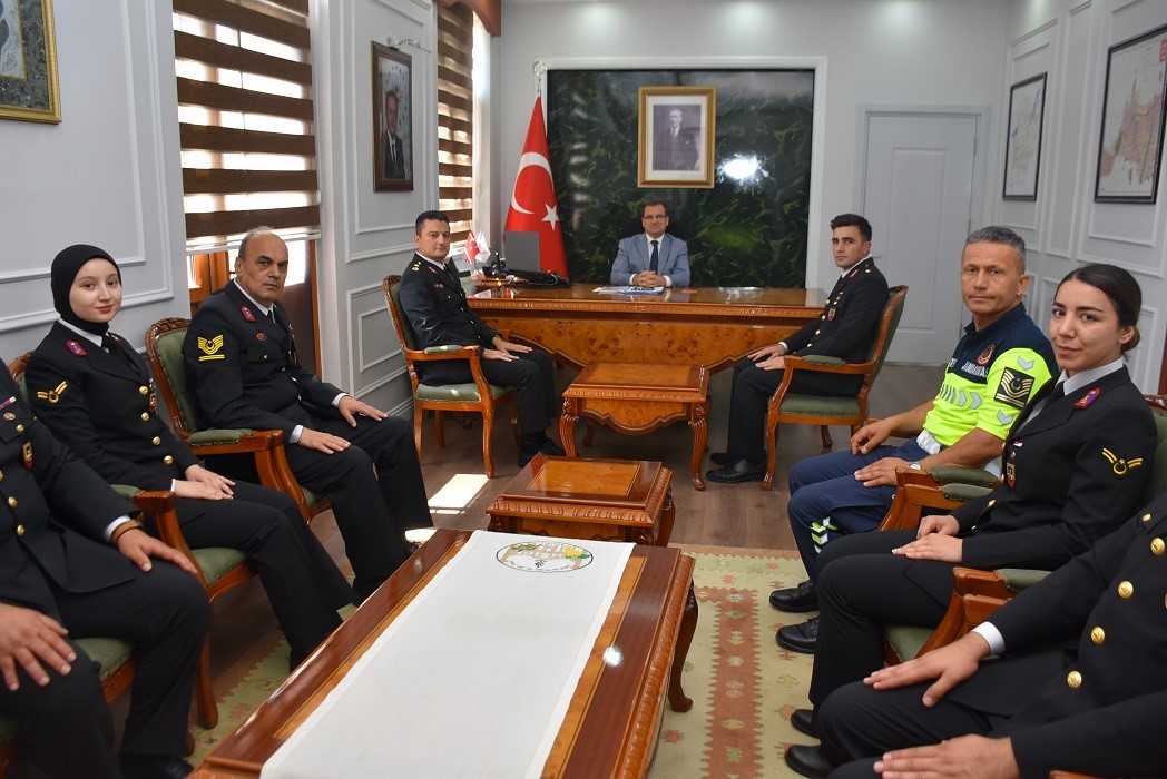 Salihli İlçe Jandarma Komutanı Karaaslan'dan Kaymakam Güldoğan'a Ziyare (2)