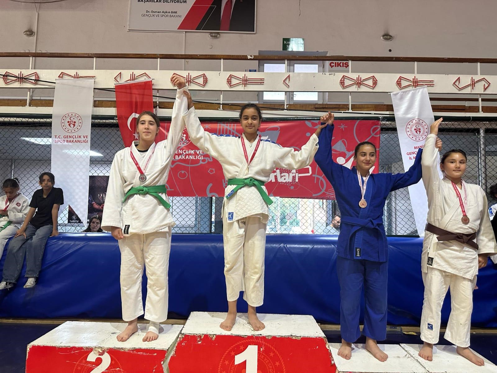 Salihlili Judoculardan Madalya Yağmuuru (5)