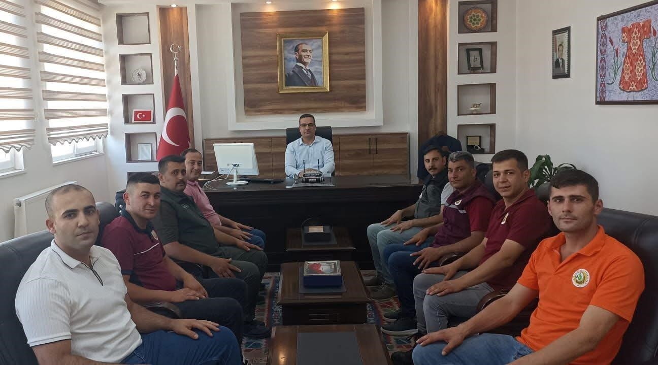 Sarıgöl Kaymakamı, Birinciliği Kapan Yangın Ekibini Kutladı (2)