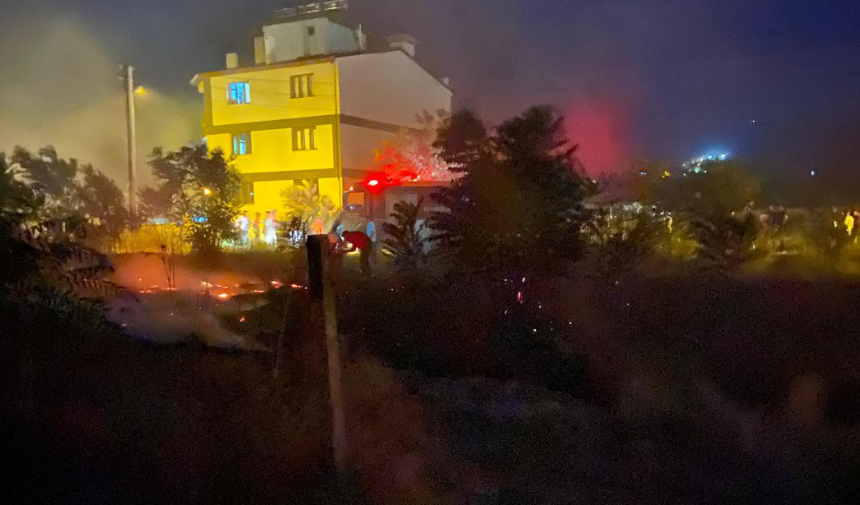 Sarıgöl'de Geceyi Alevler Aydınlattı 1