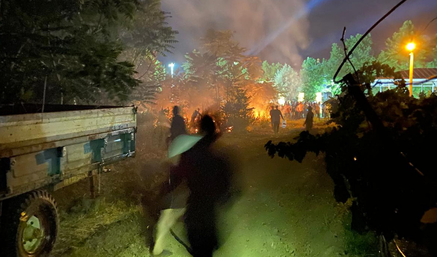 Sarıgöl'de Geceyi Alevler Aydınlattı 3