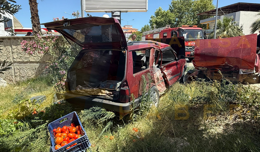 Sarıgöl'de Iki Otomobil Çarpıştı! (6)