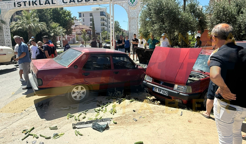 Sarıgöl'de Iki Otomobil Çarpıştı! (7)