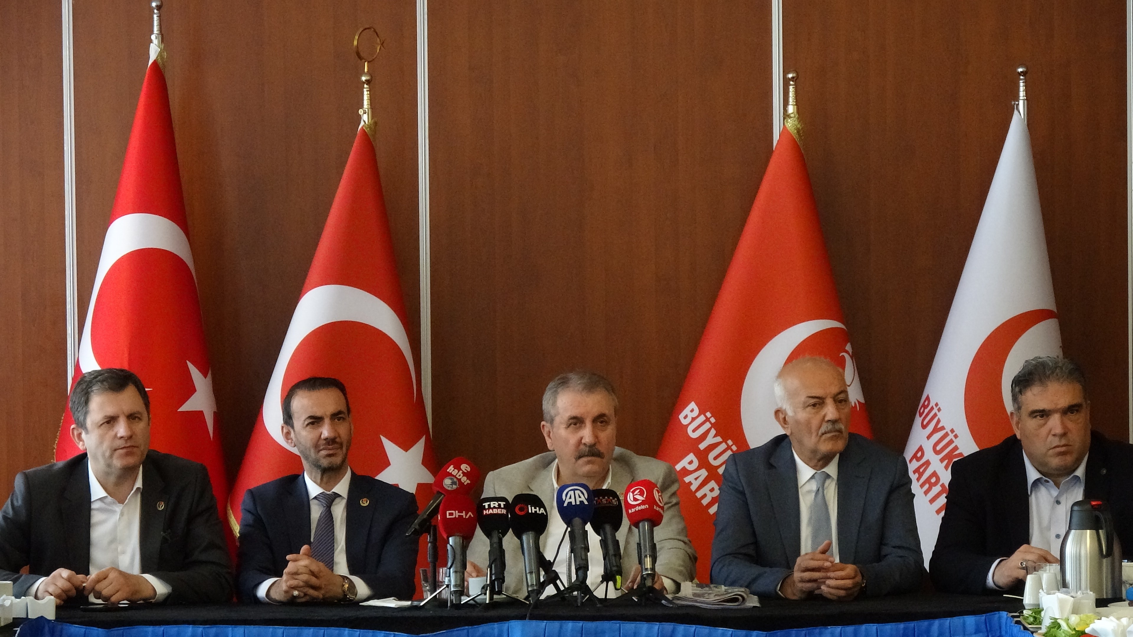 Siyasi Partilerin Kurultaylarıyla Ilgili Kararı Ilçe Seçim Kurulu Verirr (6)