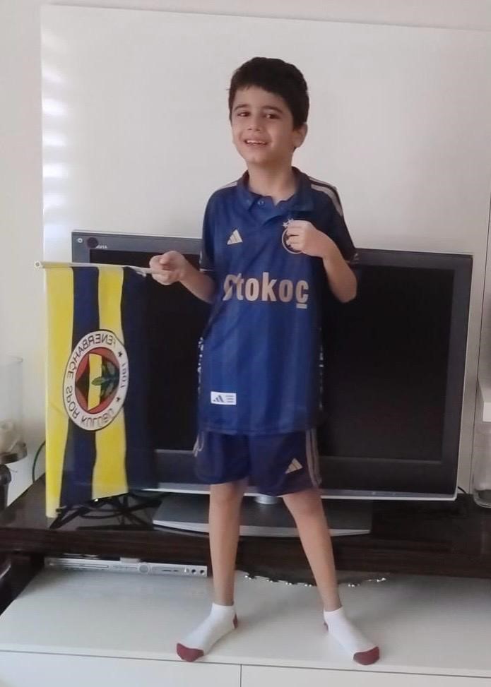 5 Yıldır Hastalıkla Mücadele Eden Minik Rüzgar, İhlas Haber Ajansı (İha) Aracılığıyla Fenerbahçe Başkanı Ali Koç'a Seslenerek, Stadyumda Maç Izlemek Istediğini Dile Getirmişti. Rüzgar'ın Bu Anlam (2)