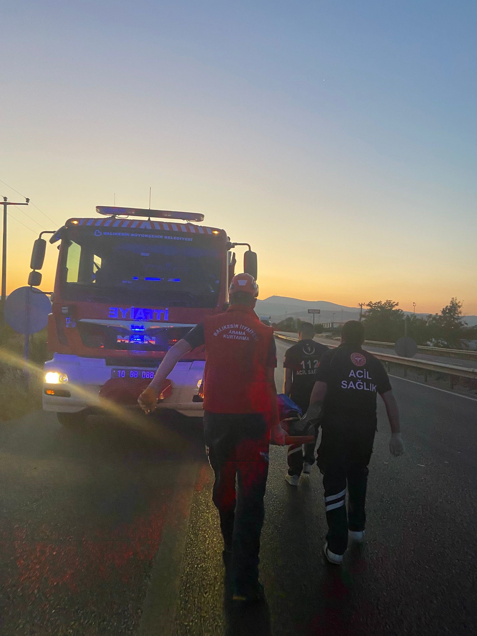 Balıkesir Istikameti Susurluk Demirkapı Mevkiinde Meydana Gelen Trafik Kazasında 3 Kişi Yaralandı (1)
