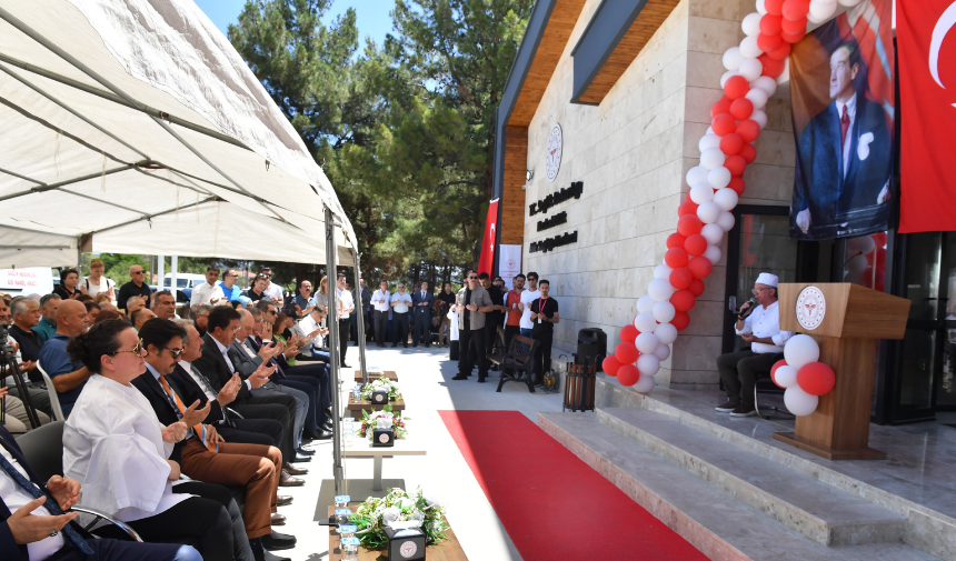 Ege’de 2 Yeni̇ Sağlik Tesi̇si̇ni̇n Açilişi Yapildi (3)