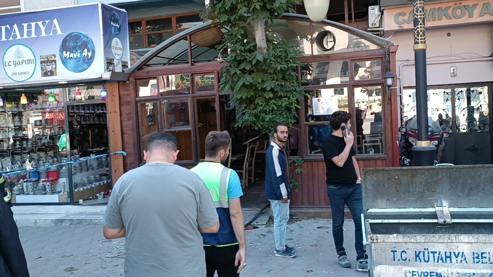 Ege'de Kafede Patlama 19 Yaşındaki Genç Yaralı (2)