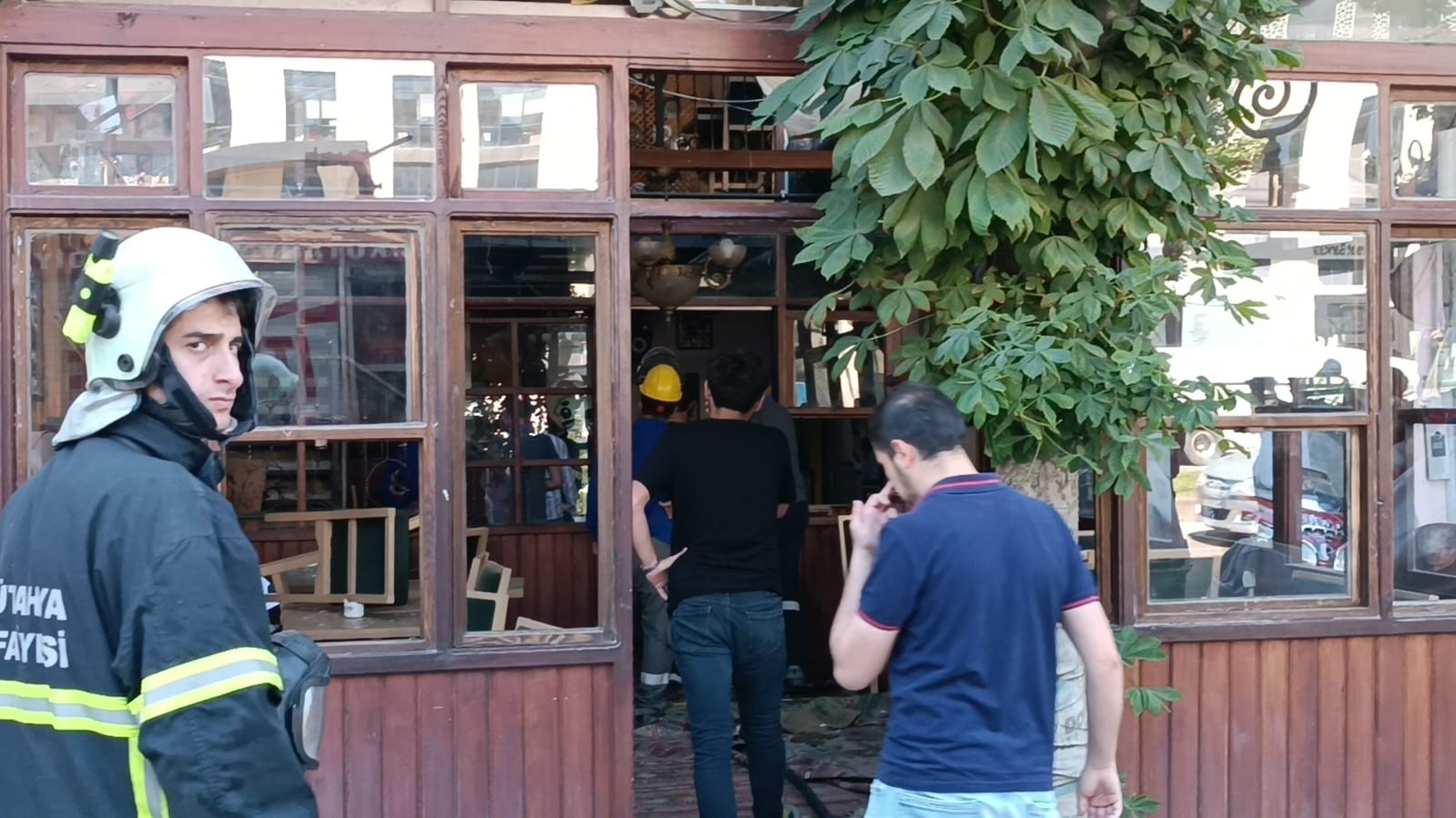 Ege'de Kafede Patlama 19 Yaşındaki Genç Yaralı (5)