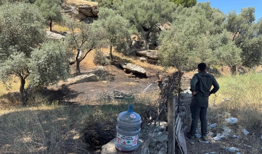 Kaza Sonrası Çıkan Yangın, Yol Kenarına Bırakılan Su Bidonlarıyla Söndürüldü 2