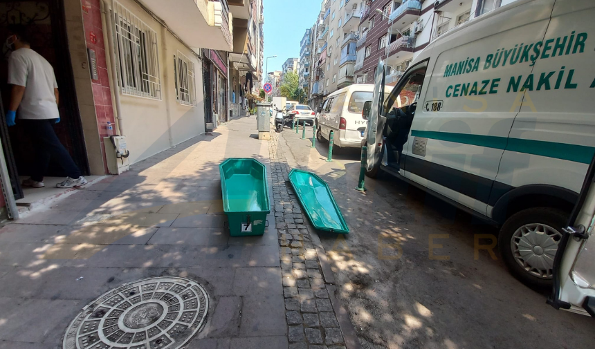 Manisa'da Bir Apartman Dairesinden Gelen Kötü Kokular Dehşet Verici Gerçeği Ortaya Çıkardı 4