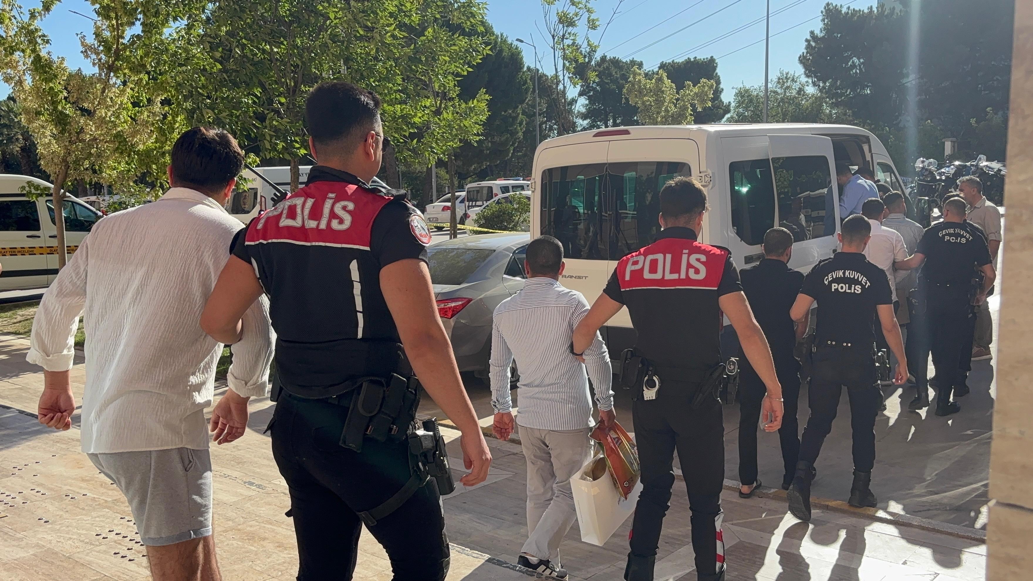 Manisa'da Cinayet! Dehşet Anları Kameraya Yansıd (2)