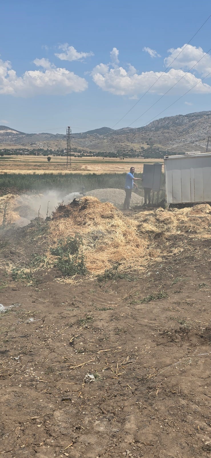 Saman Yüklü Tır Çıkan Yangında Kül Oldu (1)