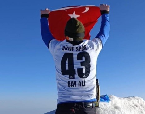 3 Egeli, Ağrı Dağı Zirvesine Tırmandı (2)