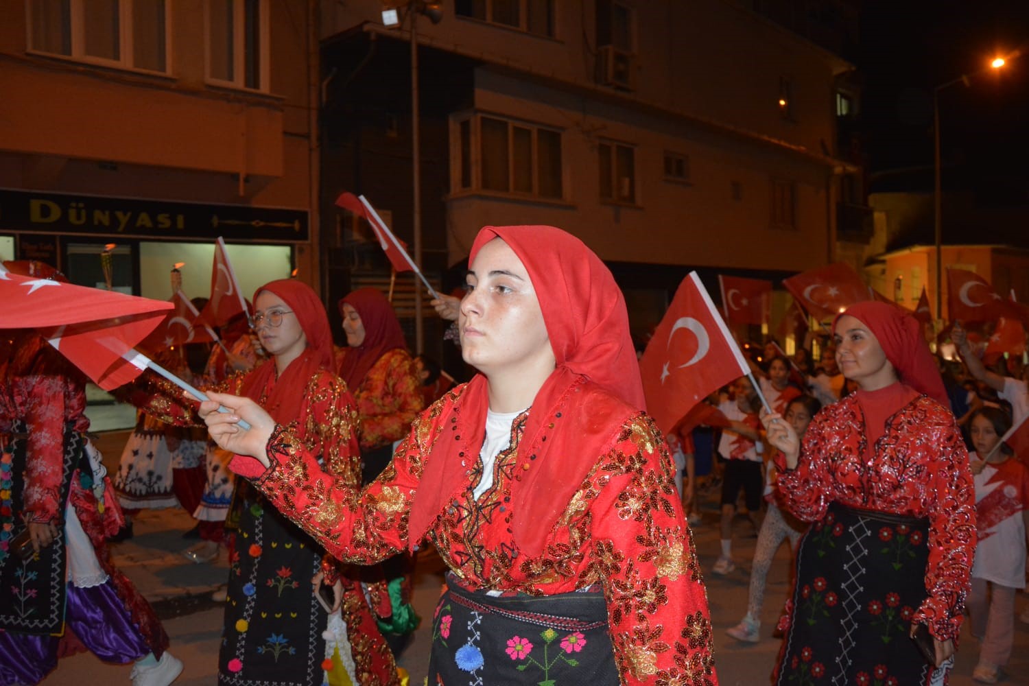 30 Ağustos Ve Kurtuluş Günü Fener Alayıyla Kutlandı (2)
