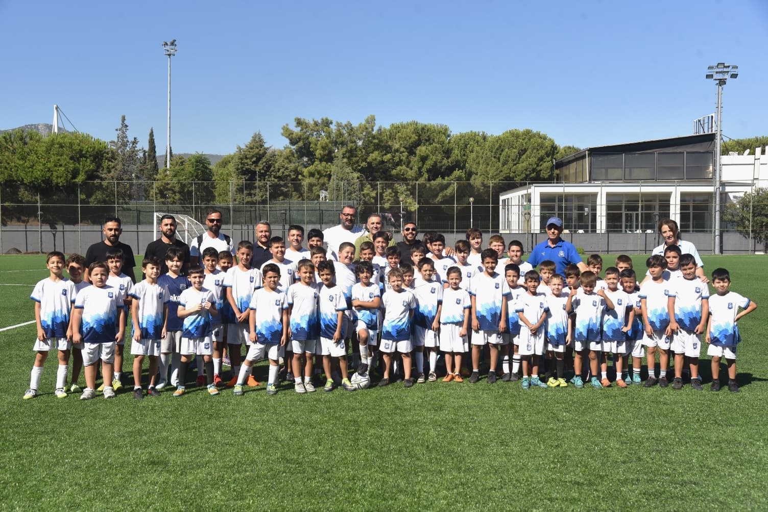 Yunusemre Belediyespor yaz futbol okulu sona erdi-1