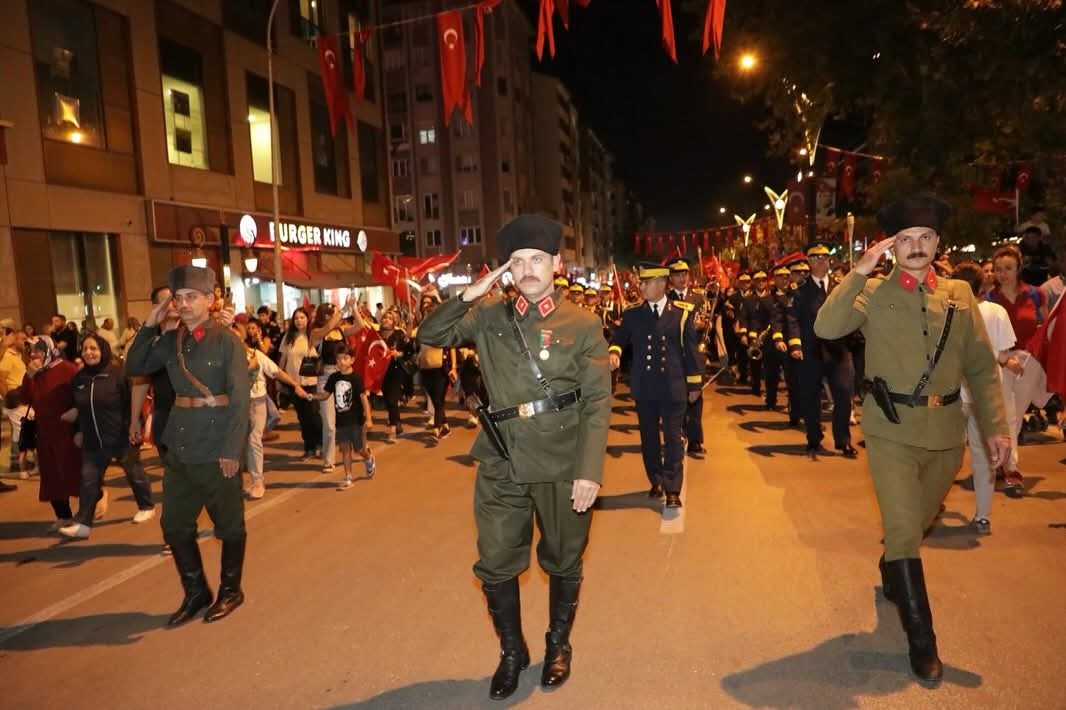 Büyük Zafer’in 103. Yılı Bayrak Yürüyüşü Ve Fener Alayı Ile Taçlandı (3)