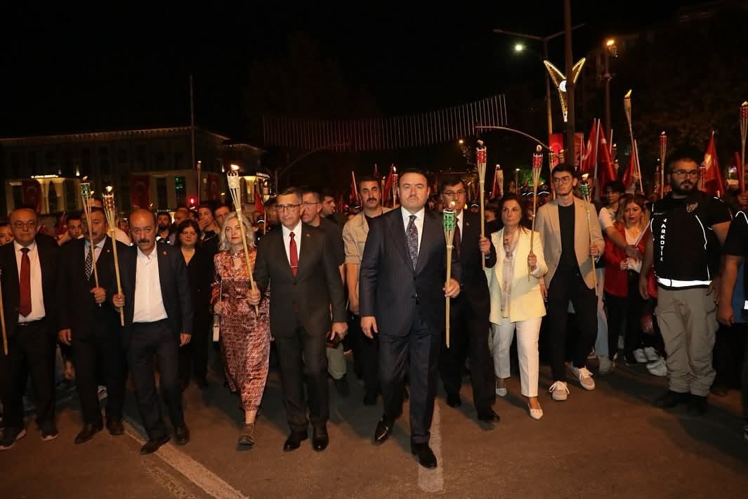 Büyük Zafer’in 103. Yılı Bayrak Yürüyüşü Ve Fener Alayı Ile Taçlandı (4)