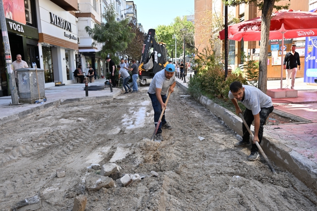 Büyükşehir Merkezde Yolları Yeniliyor3