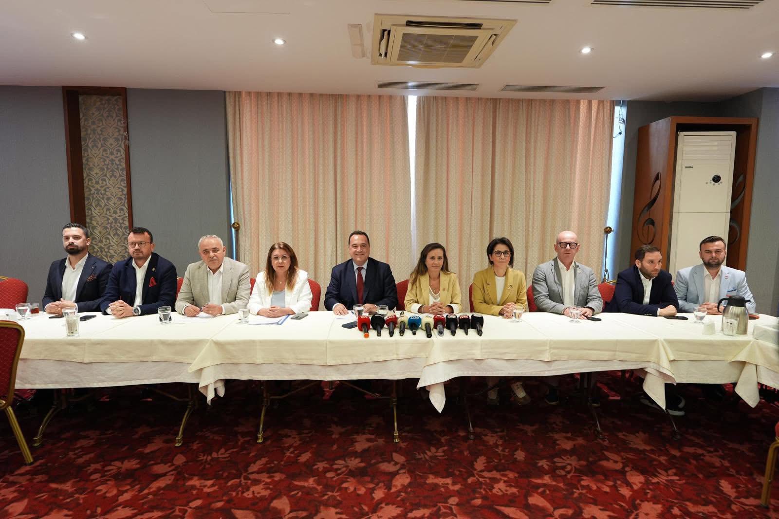 Chp'den Manisa'ya 'Türkiye Gündemi' Çıkarmas (2)