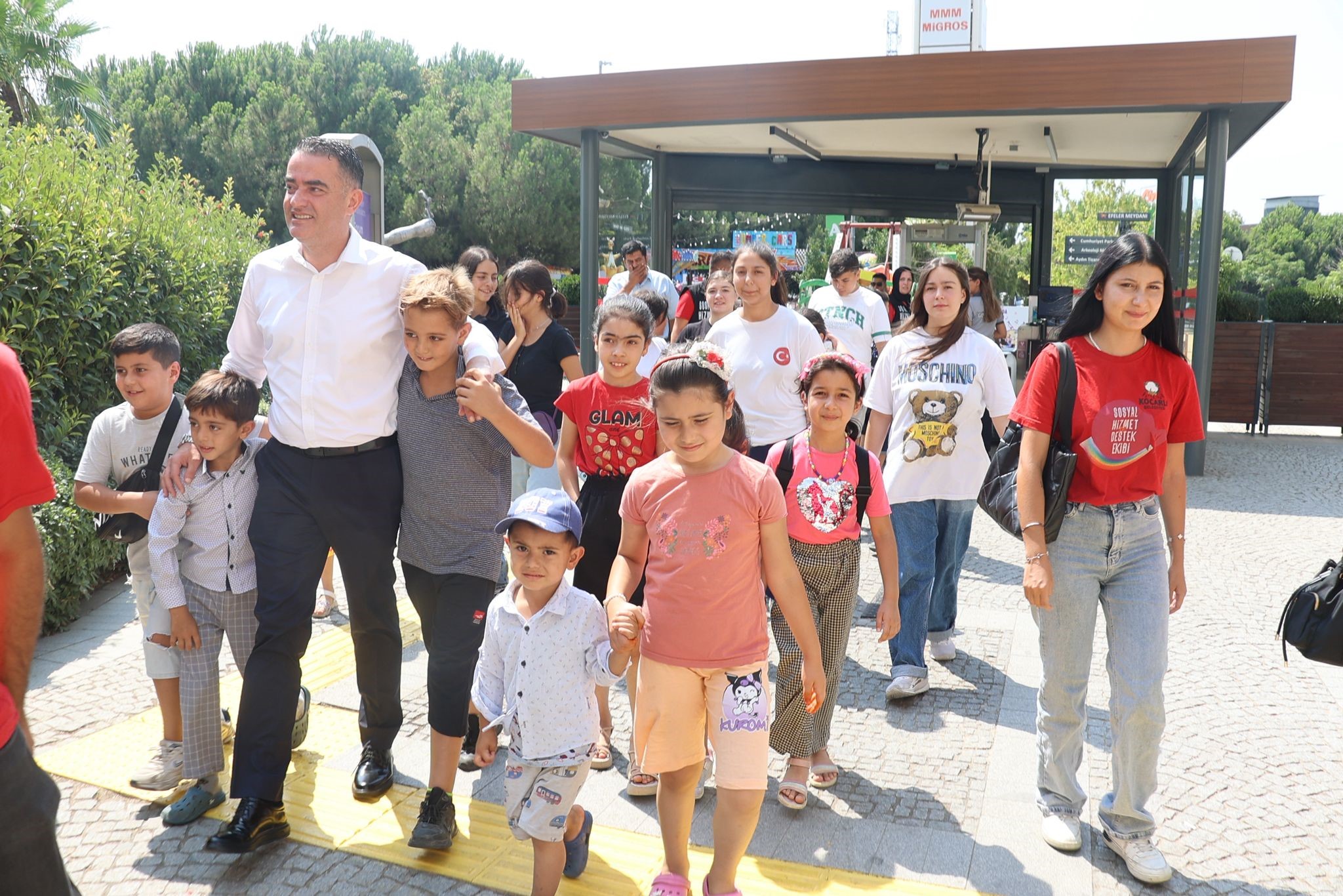 Daha Önceki Ilçe Ziyaretlerinde Kendisine Gelen Sinema Talebine Karşılık Söz Verdiği Etkinliği Yerine Getiren Koça (1)