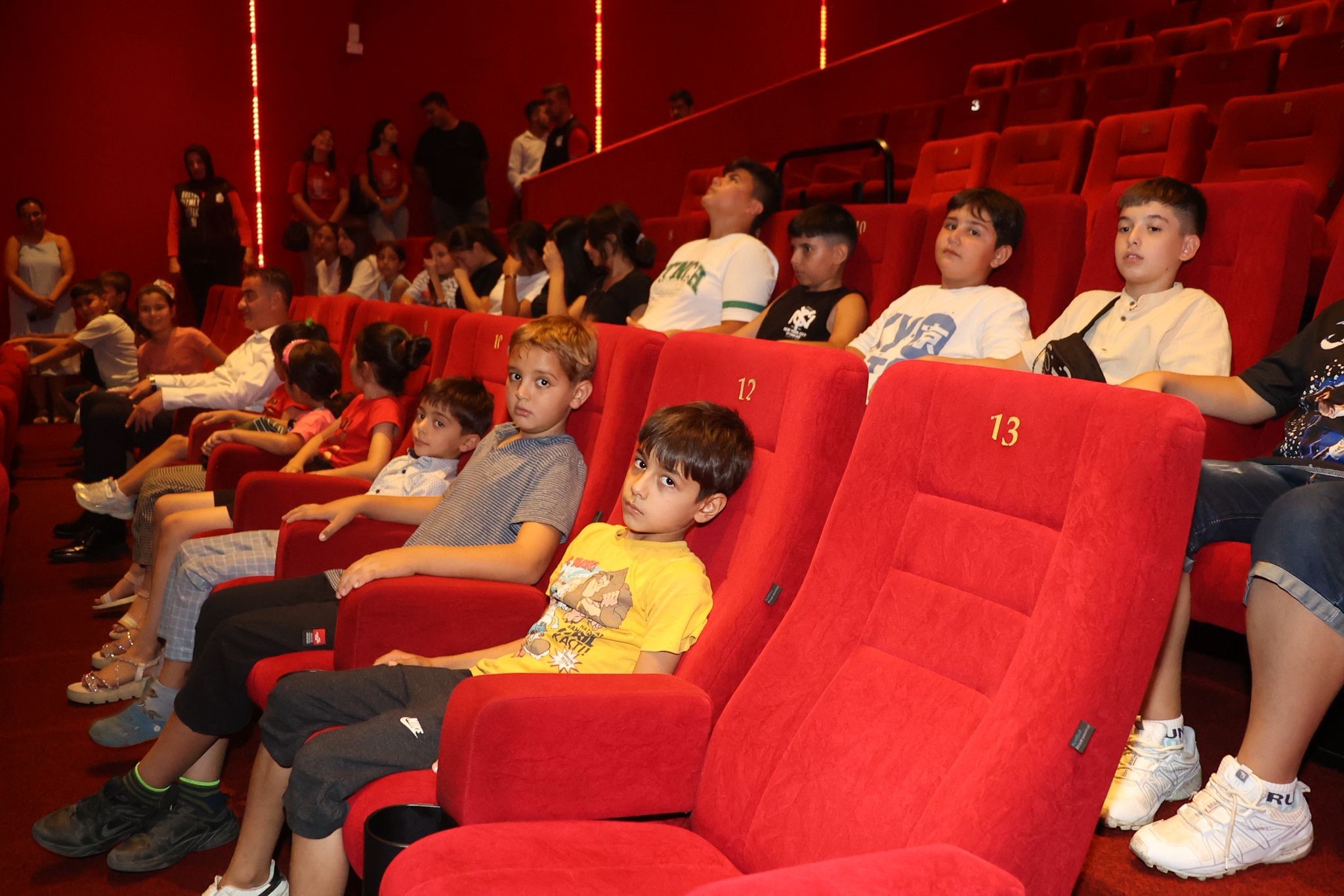 Daha Önceki Ilçe Ziyaretlerinde Kendisine Gelen Sinema Talebine Karşılık Söz Verdiği Etkinliği Yerine Getiren Koça (4)