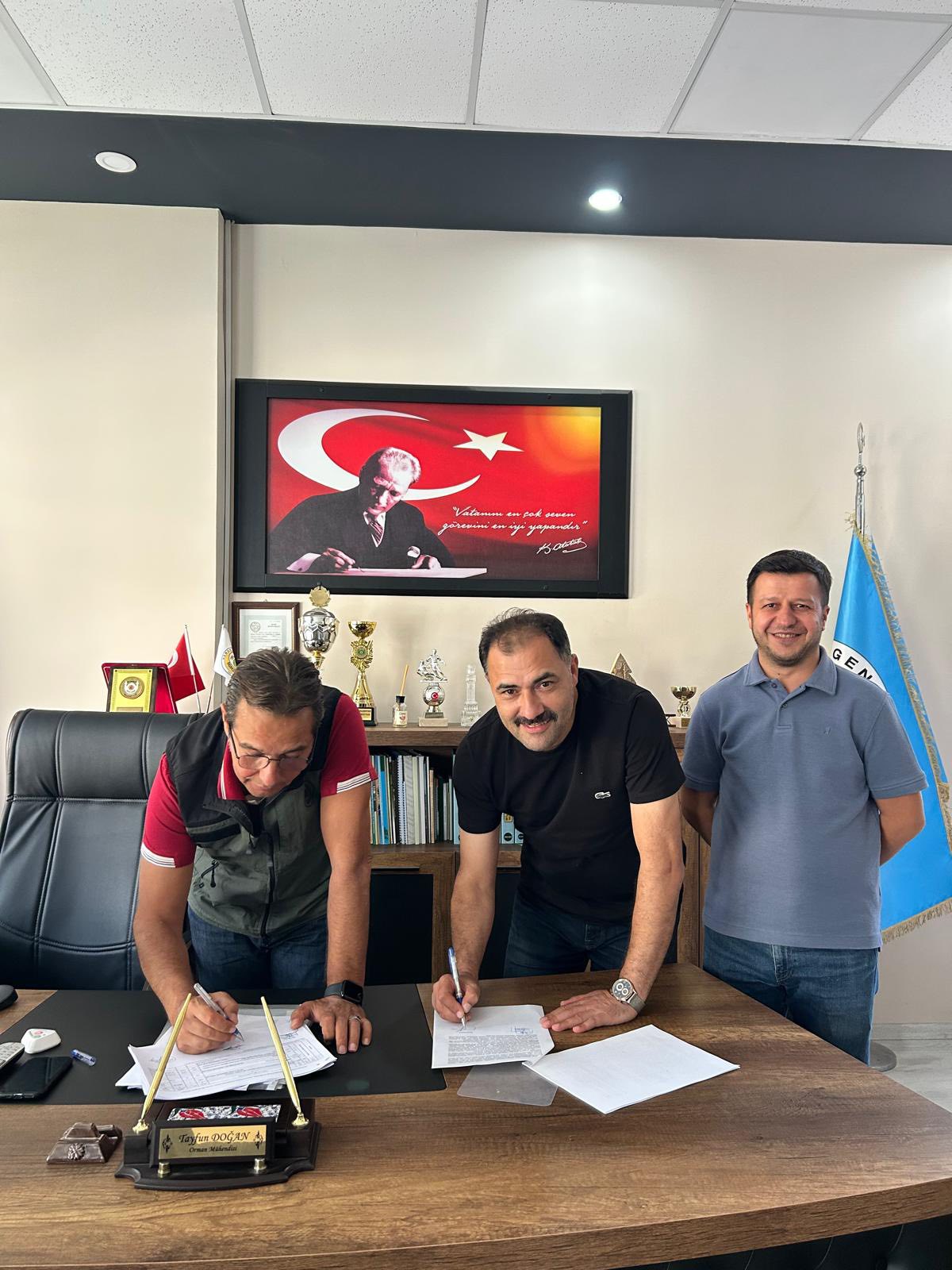 Demi̇rci̇ Park