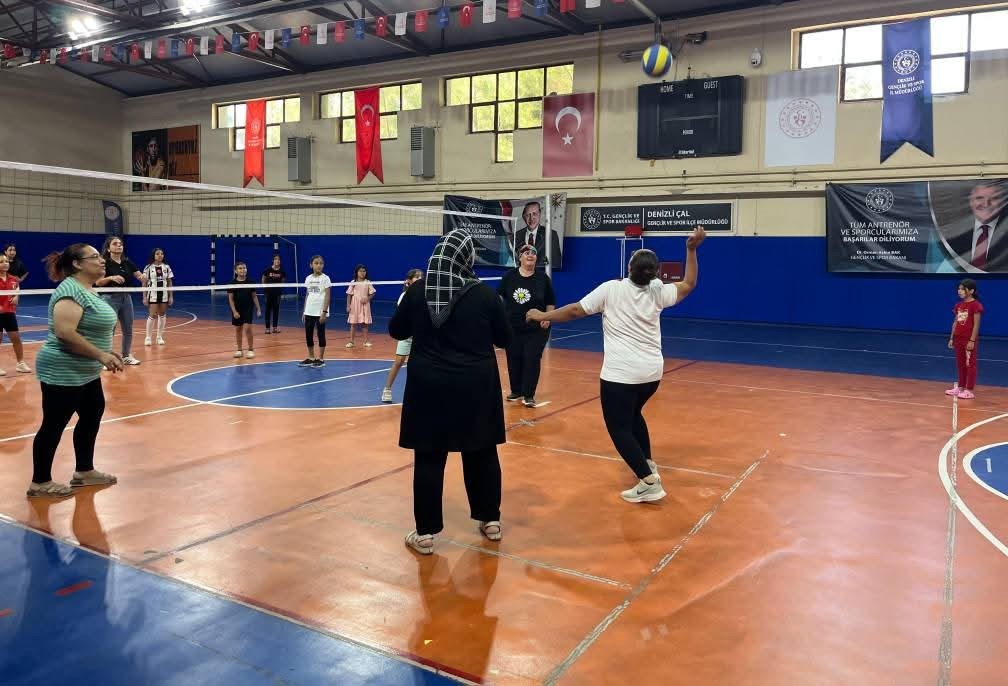 Denizli'de Aile Yılı Spor Şenliğine Yoğun Katılım! (3)