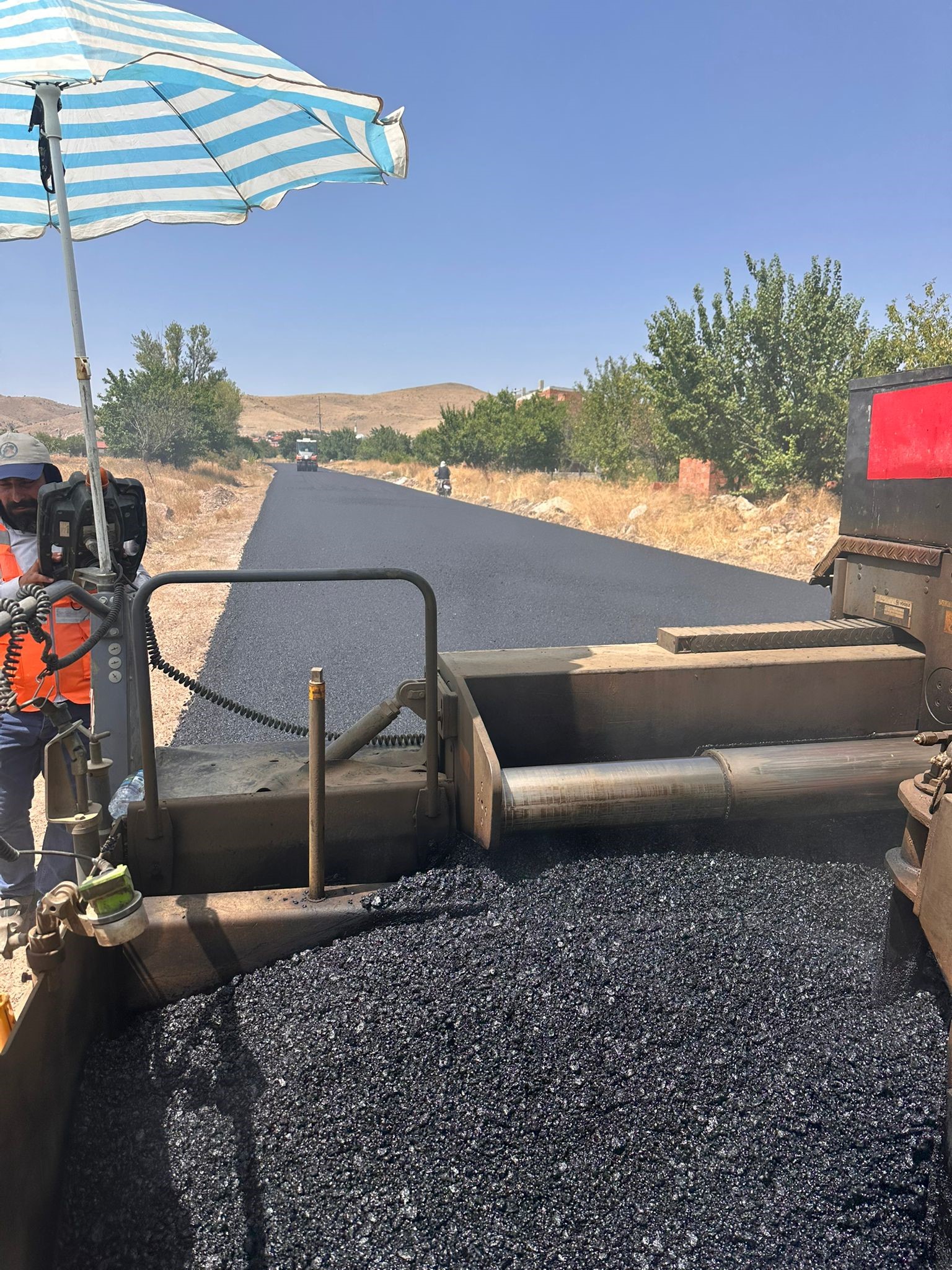 Ege'de Asfalt Çalışmaları Hız Kesmeden Devam Ediyor! (1)