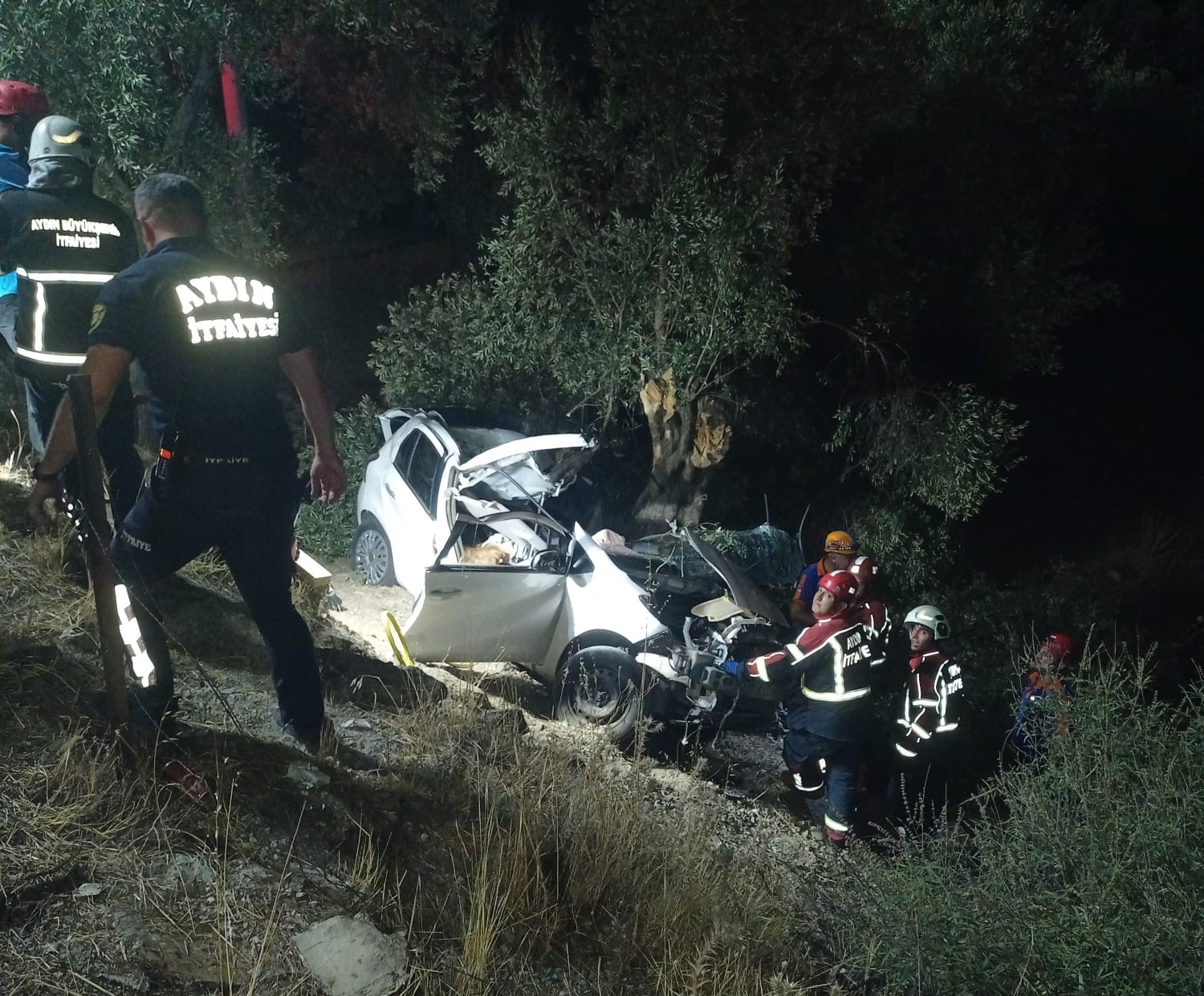 Ege'de Ölümlü Kaza 2 Kişi Hayatını Kaybetti (3)