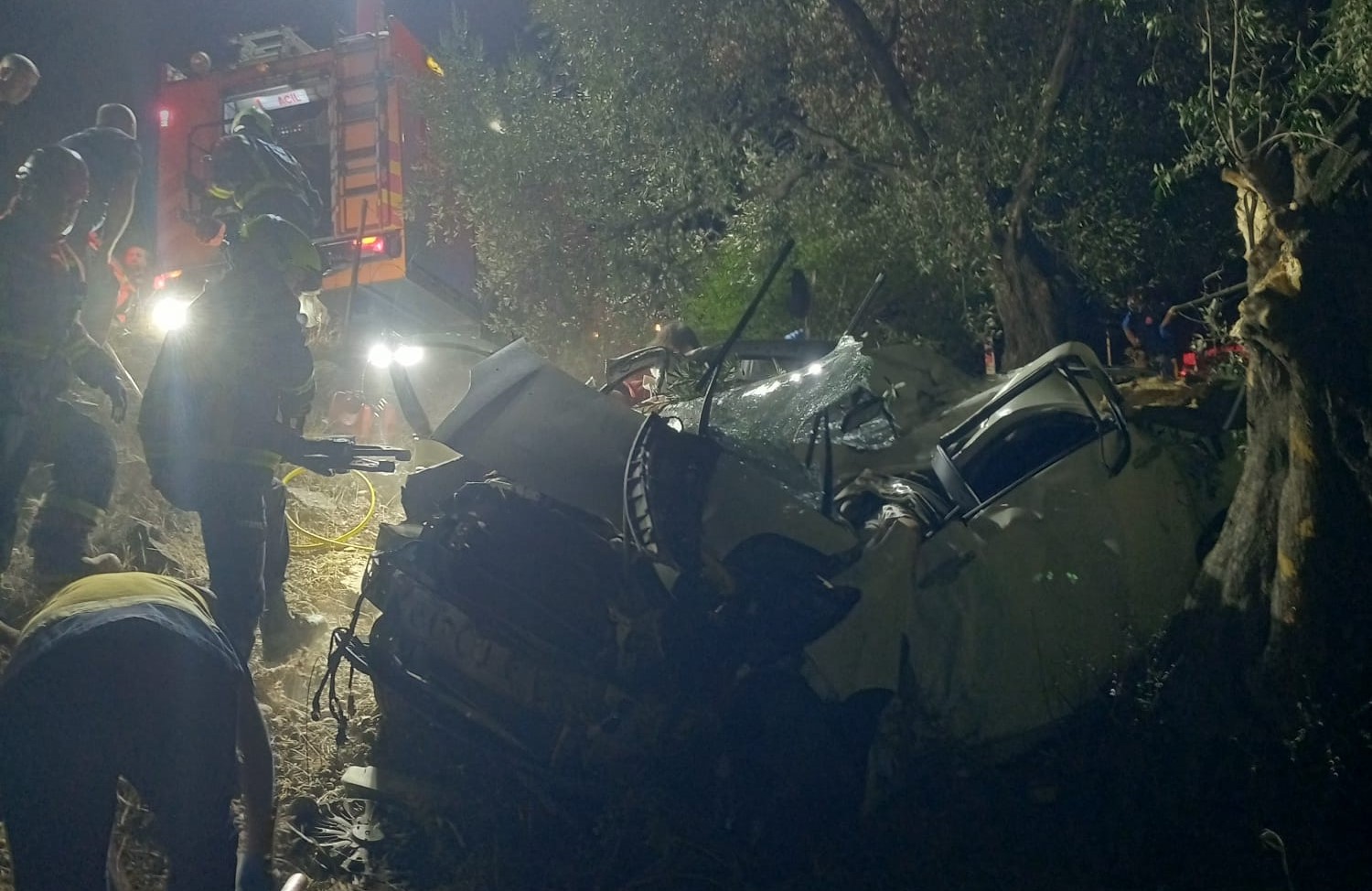 Ege'de Ölümlü Kaza 2 Kişi Hayatını Kaybetti (4)