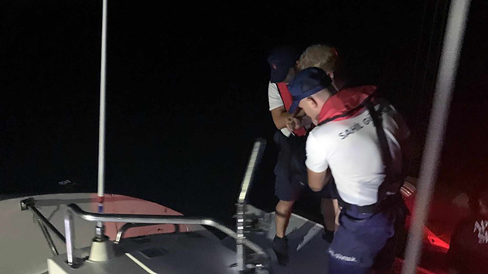 Ege'de Ticari Yatta Yaralanan Vatandaşa Tıbbi Tahliye