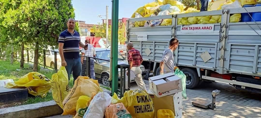 Ege'de Üreticilere Sıvı Gübre Hediyesi! (3)