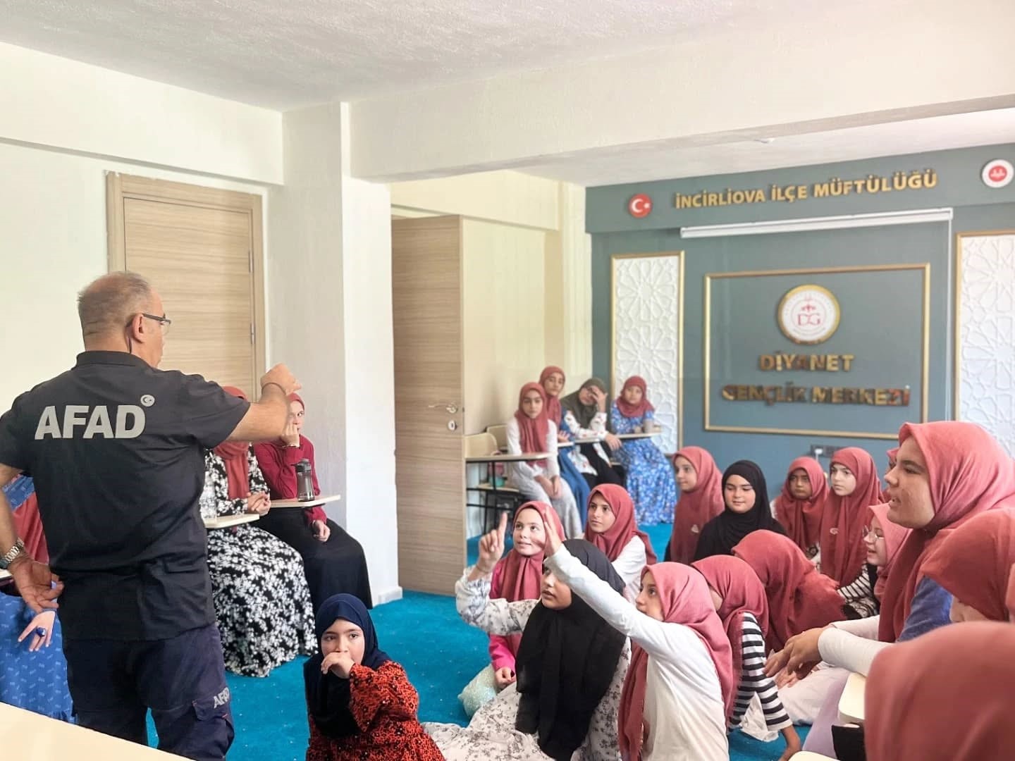 Eğitimle Afet Bilinci Aşılandı (4)