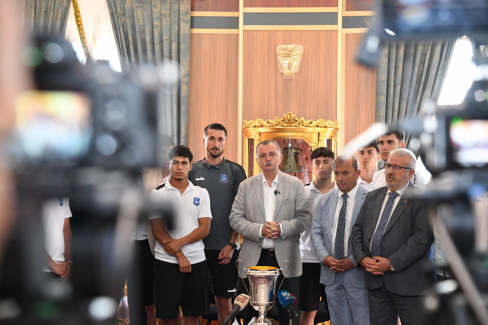Ferdi Zeyrek’in Vefatının Ardından Ilk Kez Basın Mensuplarıyla Buluştu. (2)