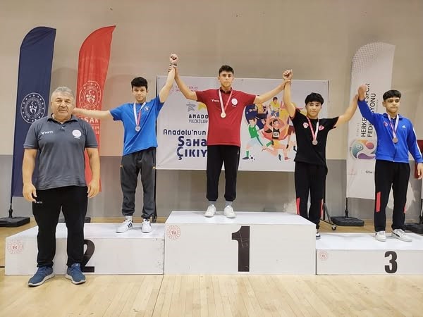 Genç Güreşçisi İbrahim Sönmez, Manisa'daki Finalde Türkiye Şampiyonluğu İçin Mücadele Edecek (3)
