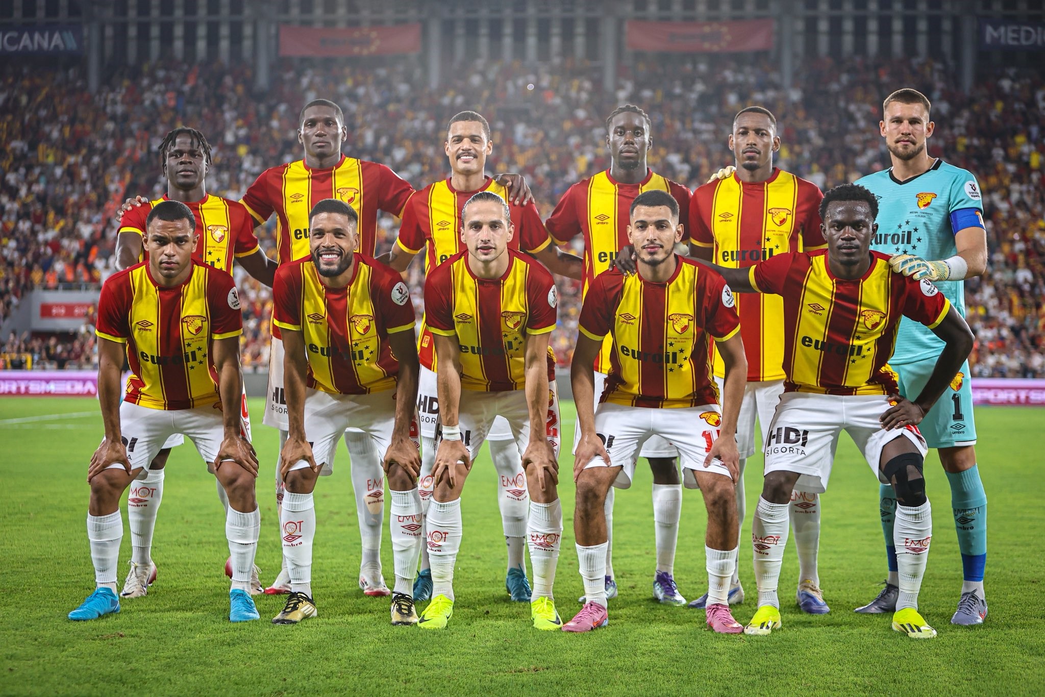 Göztepe, Ilk Iç Saha Maçında Beğeni Topladı (2)