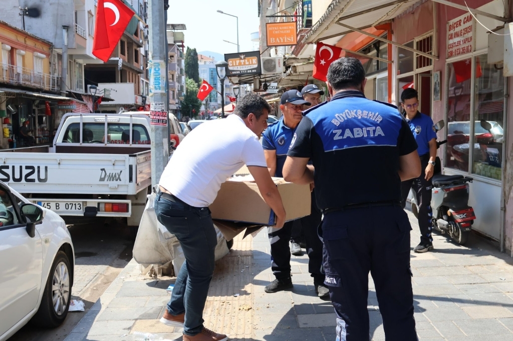 Manisa'da kaldırım işgallerine geçit yok-1
