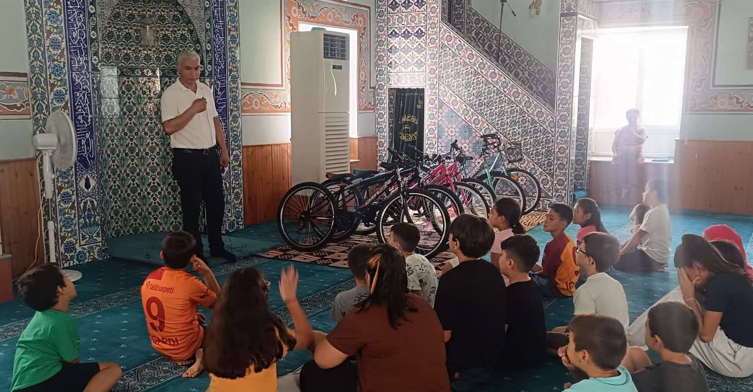 İlçede Kur’an I Kerim’e Geçen Öğrencilere Hediye (2)