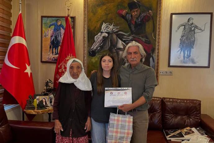 Kaymakam Fatih Genel'den Anlamlı Davet! 100 Yaşındaki Sultan Erat'ın Torunları Ödüllendirildi