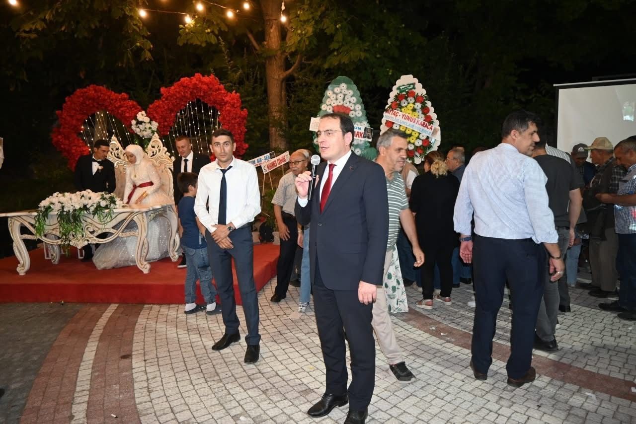 Kaymakam Türker, Çalışma Arkadaşlarını Yalnız Bırakmadı! (1)