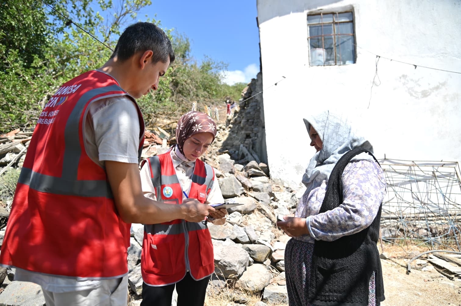 Manisa Büyükşehirden Deprem Mağdurlarına Yardım Eli1