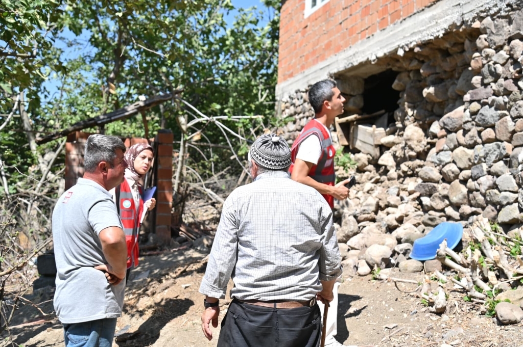 Manisa Büyükşehirden Deprem Mağdurlarına Yardım Eli2