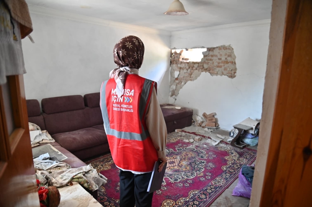 Manisa Büyükşehirden Deprem Mağdurlarına Yardım Eli4
