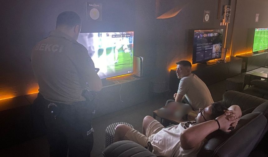 Manisa Emniyet Müdürlüğü'ne Bağlı Asayiş Şube Müdürlüğü Motosikletli Polis Timleri Ile Şehzadeler İlçe Emniyet Müdürlüğü Ekipleri, 22 Ağustos 2025 Cuma Günü 22.00 00.00 Saatleri Arasında Şehzadel