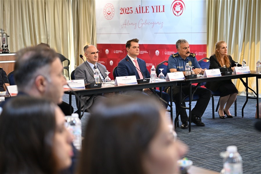 Manisa'da Geçici Koruyucu Aile Modeli Tanıtıldı (2)