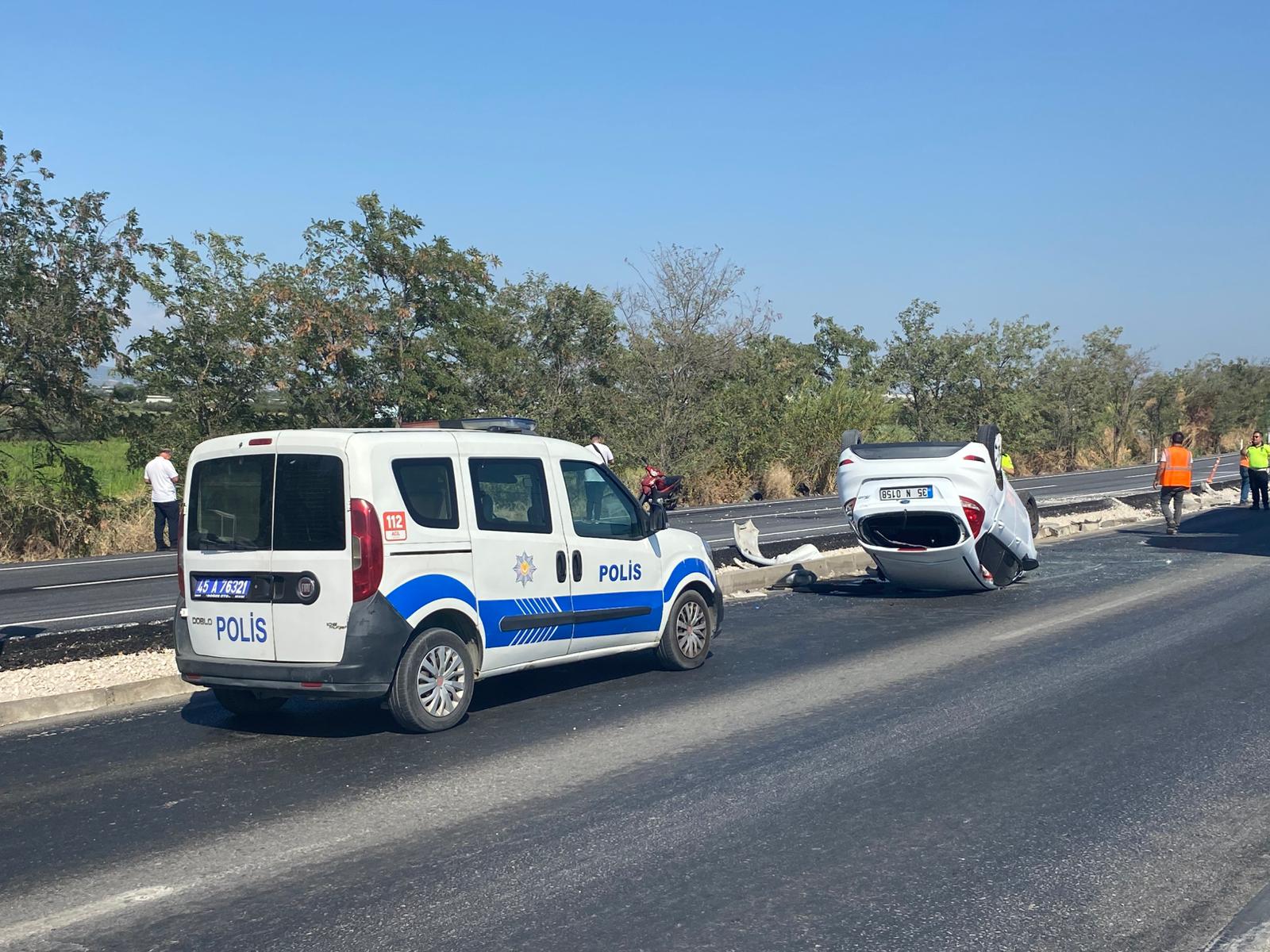 Manisa'da Korkutan Kaza Otomobil Takla Attı! (5)