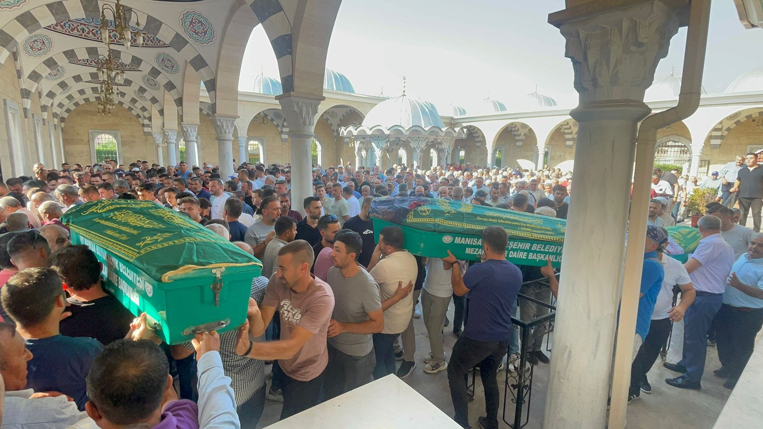 Manisa'da Otobüs Kazası 2 Kişi Hayatını Kaybetti, Sürücü Tutuklandı (3)