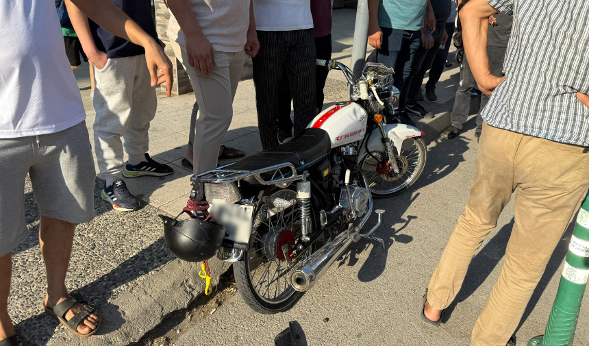 Manisa'da Otomobil Ile Motosiklet Çarpıştı 1 Yaralı (4)