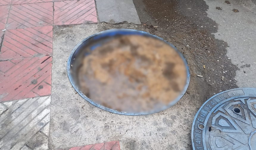 Manisa'da Tıkanan Rögarın İçinden Çıkanlar Şoke Etti (2)